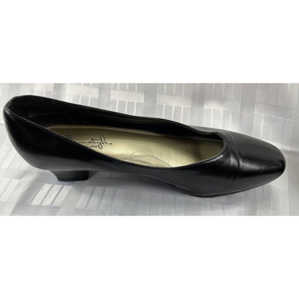 Soft Style Women's 10M Black Slip On Round Toe Faux Leather Low Heel Shoes - Picture 3 of 8